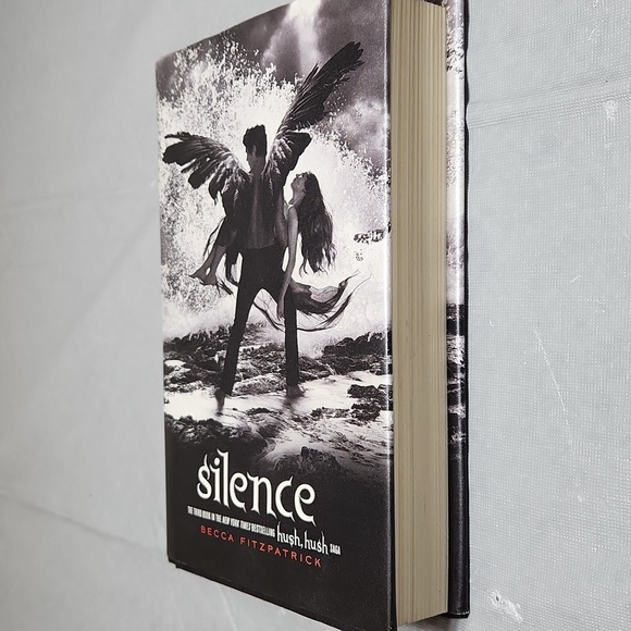 Becca Fitzpatrick, Silence - Picture 2 of 5